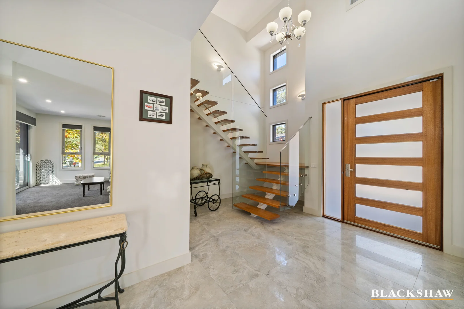 Photo of 102 Strickland Crescent, Deakin ACT 2600