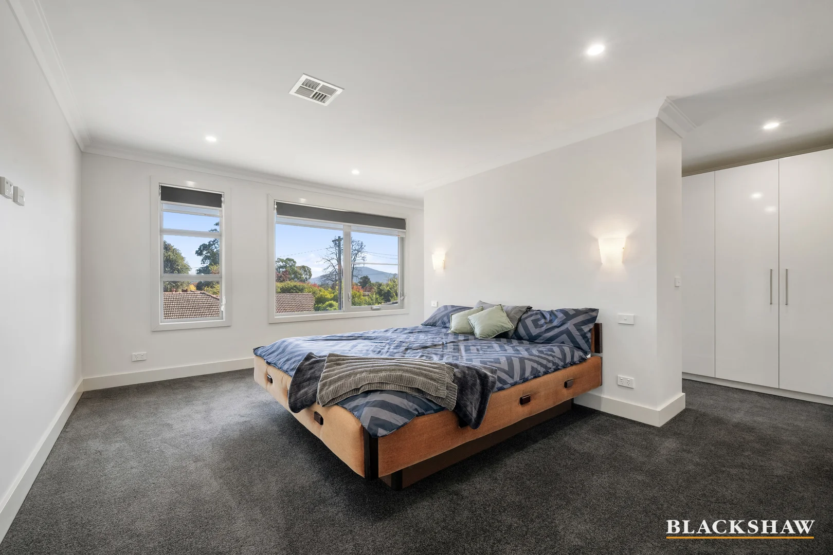 Photo of 102 Strickland Crescent, Deakin ACT 2600