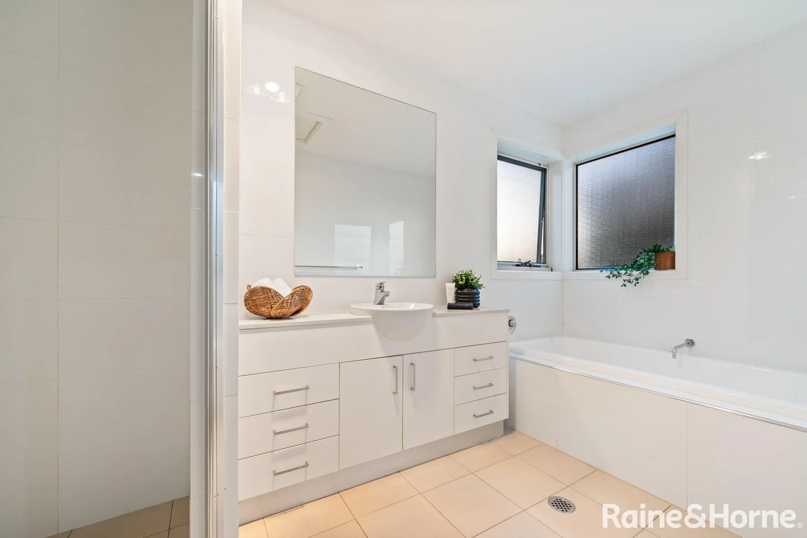 Photo of 47 Gawler crescent, Deakin ACT 2600