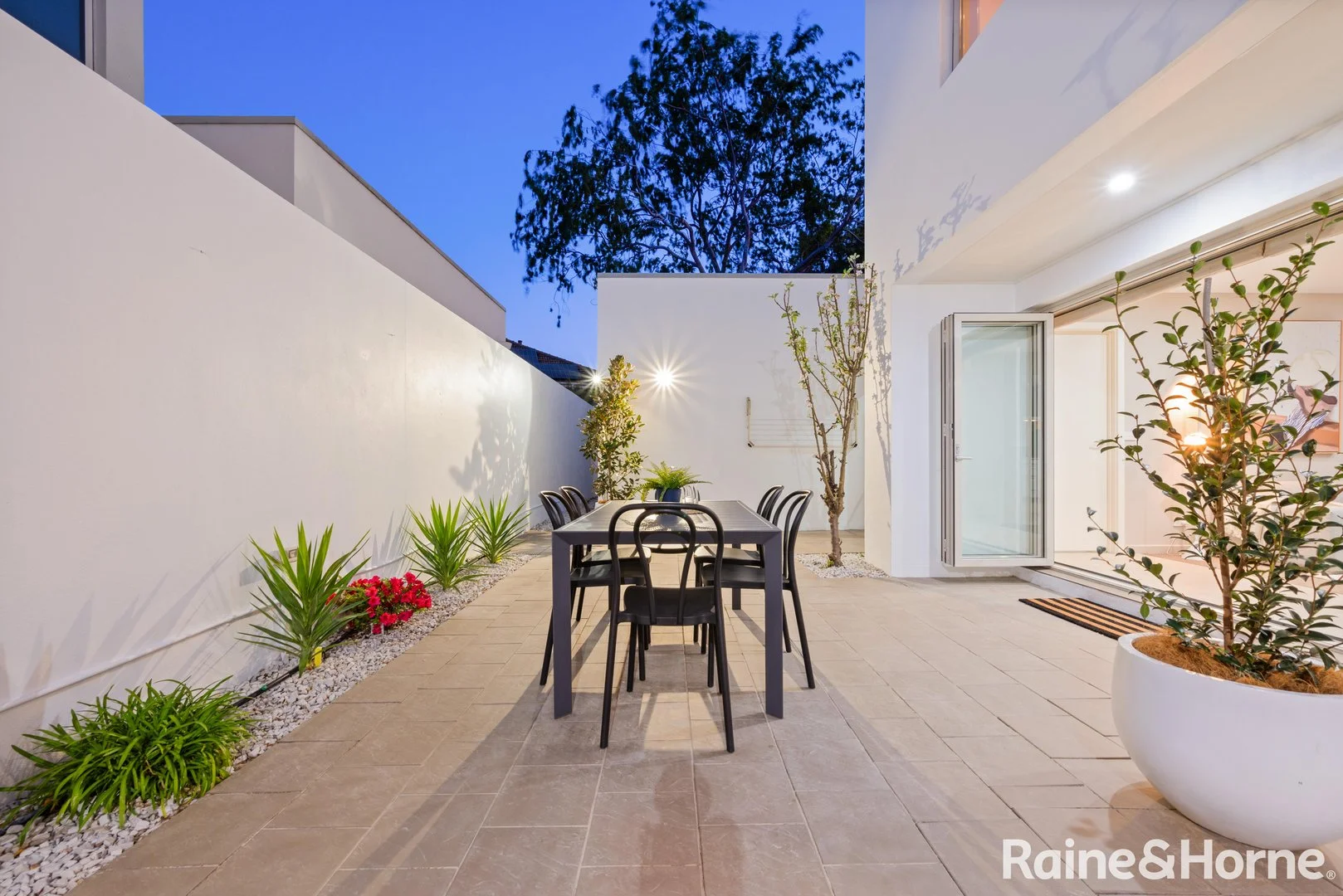 Photo of 47 Gawler crescent, Deakin ACT 2600