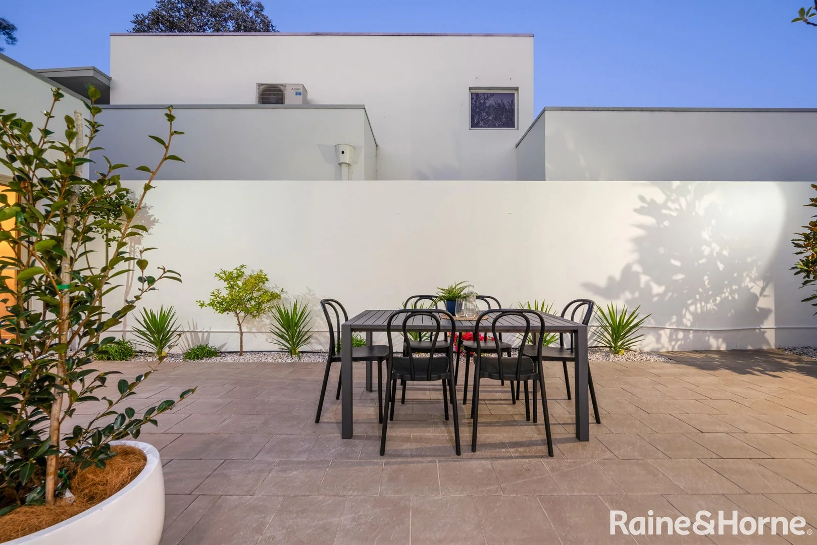 Photo of 47 Gawler crescent, Deakin ACT 2600