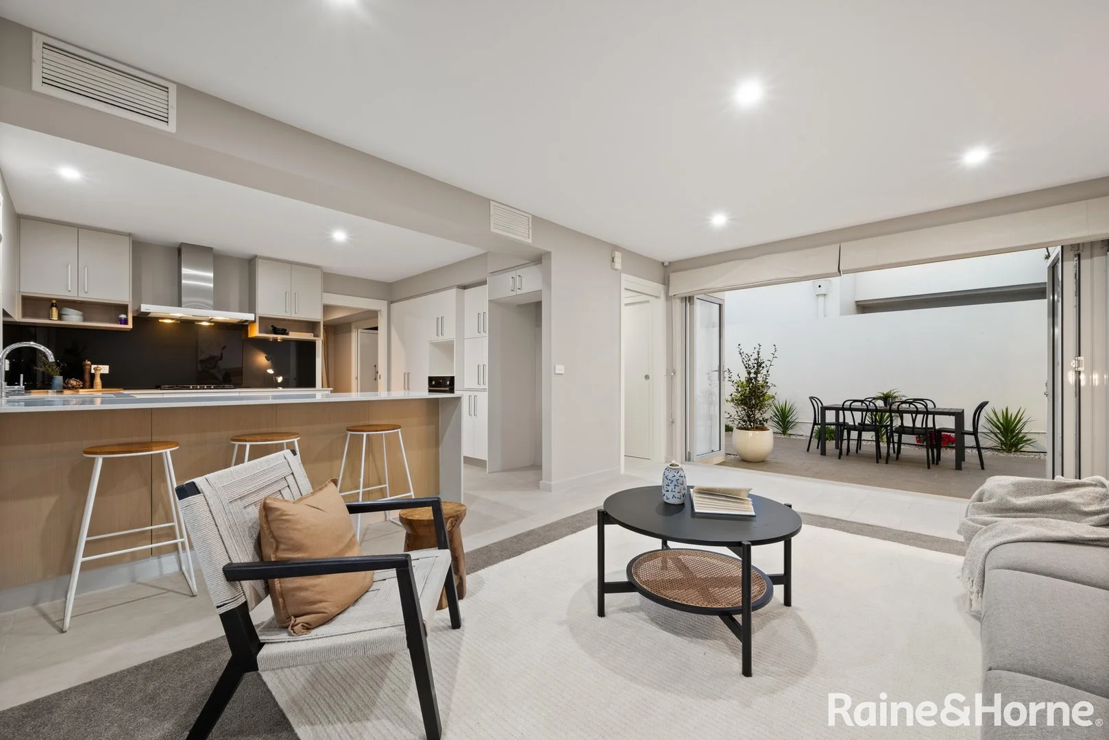 Photo of 47 Gawler crescent, Deakin ACT 2600