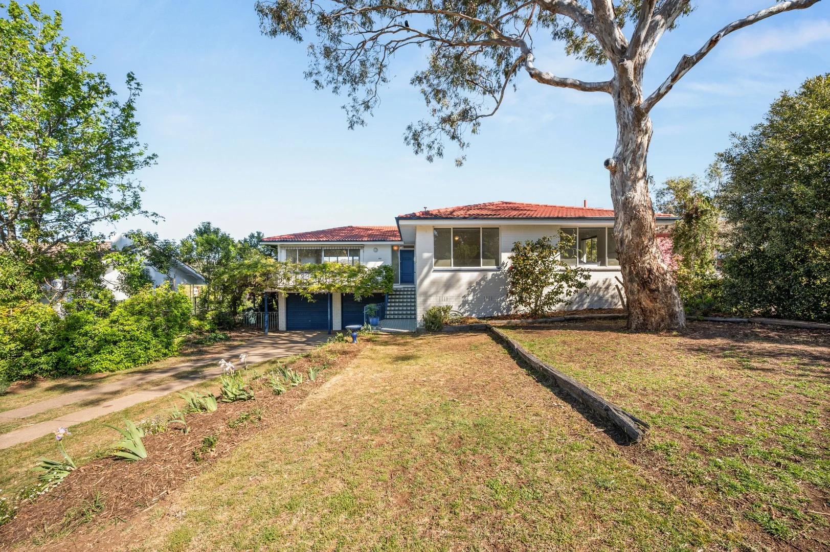 Photo of 44 Savige Street, Campbell ACT 2612