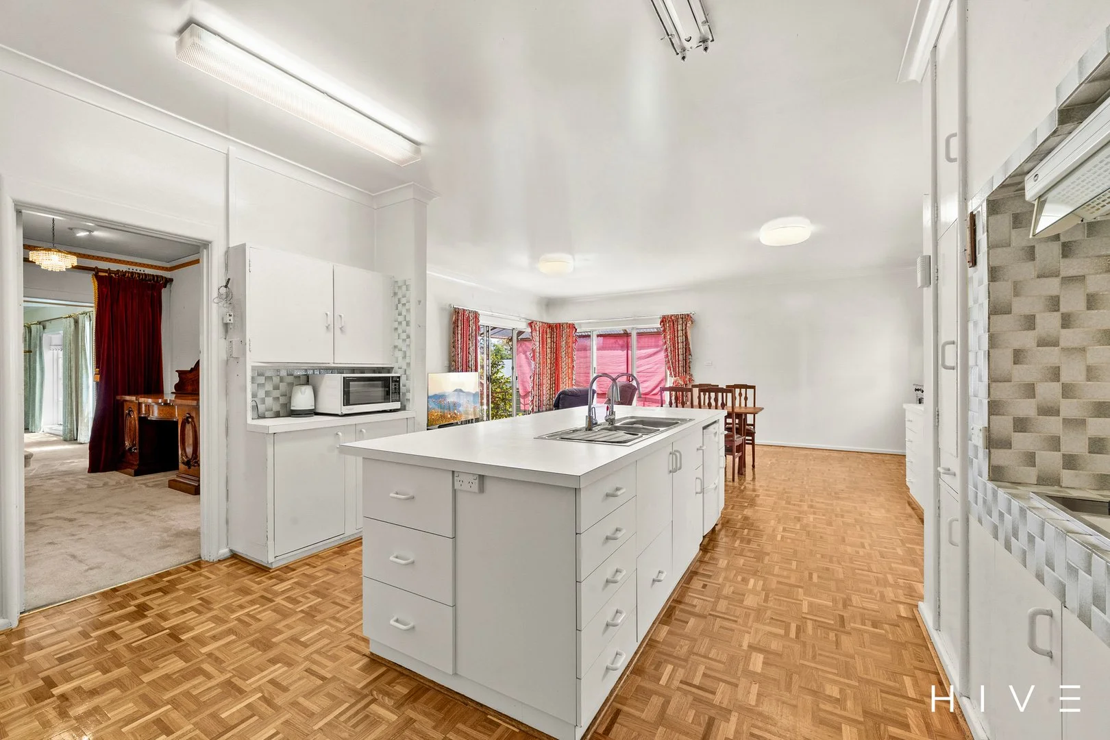 Photo of 36 Melbourne Avenue, Deakin ACT 2600