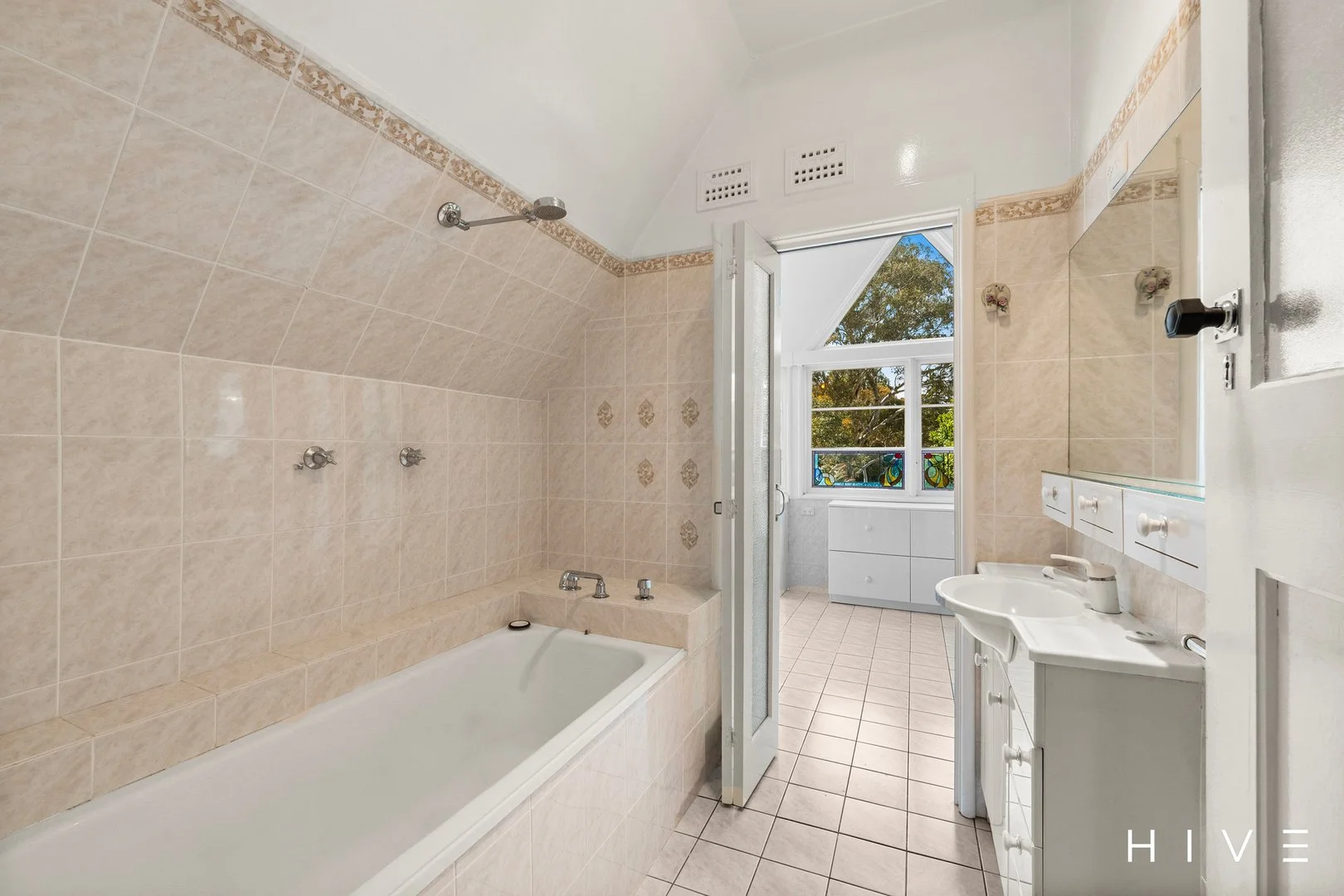 Photo of 36 Melbourne Avenue, Deakin ACT 2600