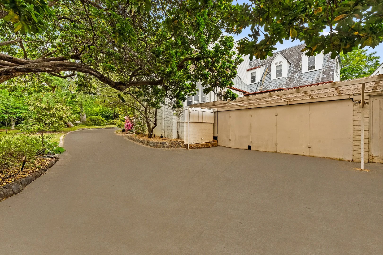 Photo of 36 Melbourne Avenue, Deakin ACT 2600