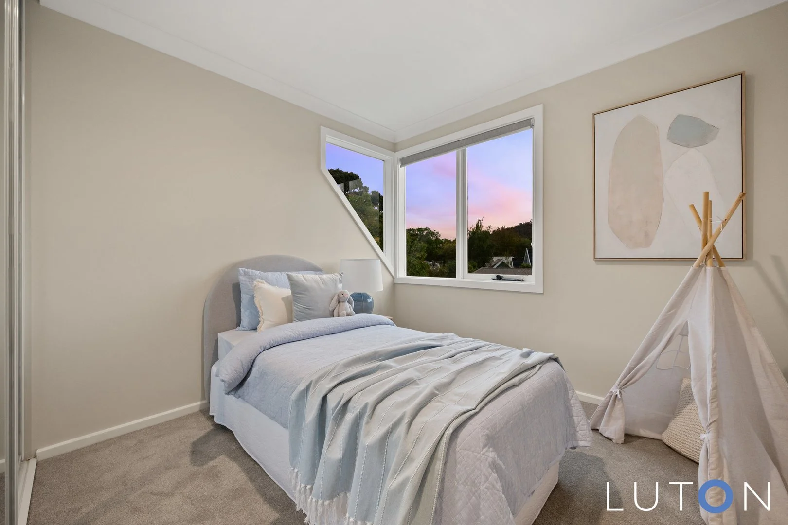Photo of 22 Fergusson Crescent, Deakin ACT 2600