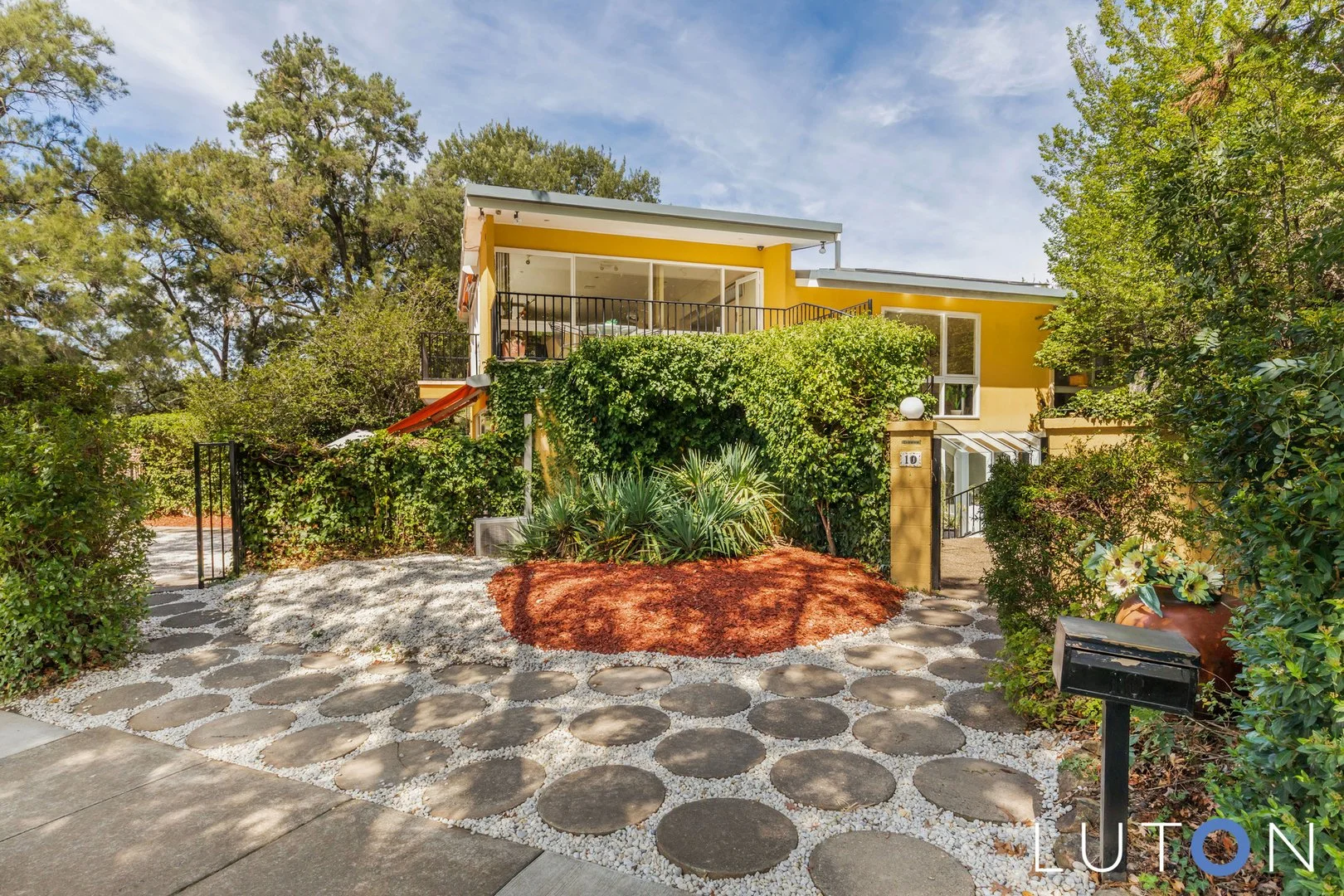 Photo of 10 Schlich Street, Yarralumla ACT 2600