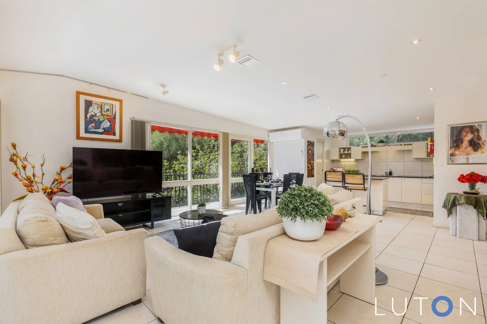Photo of 10 Schlich Street, Yarralumla ACT 2600