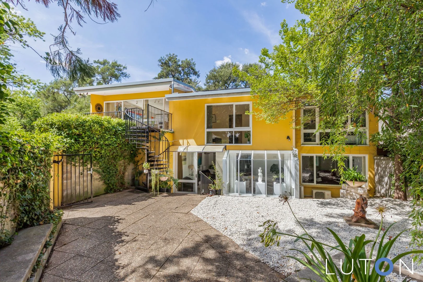Photo of 10 Schlich Street, Yarralumla ACT 2600