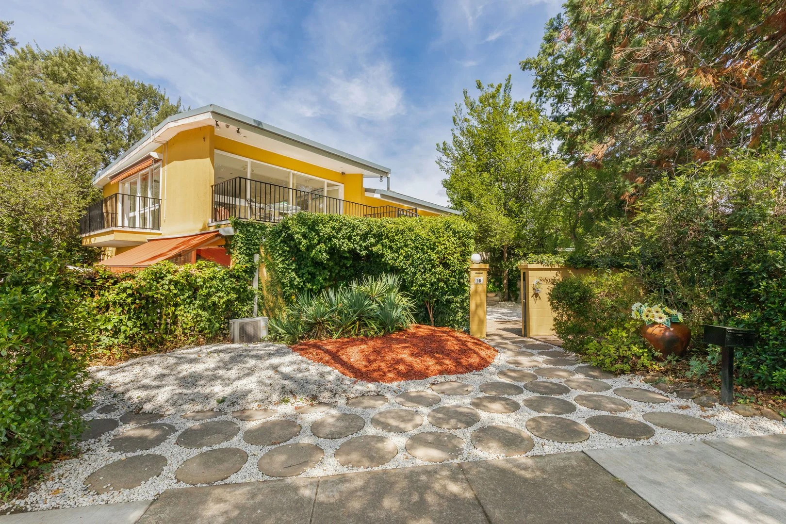 Photo of 10 Schlich Street, Yarralumla ACT 2600