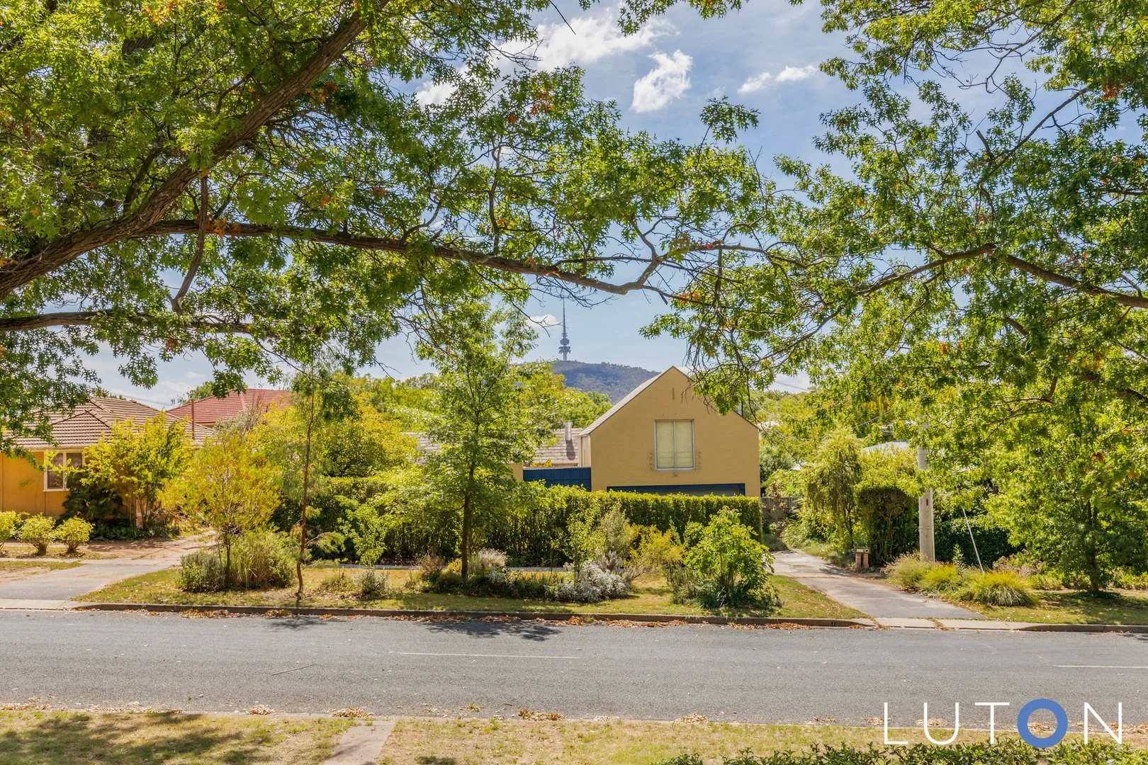 Photo of 10 Schlich Street, Yarralumla ACT 2600