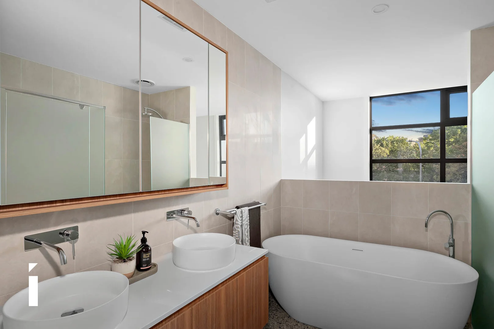Photo of 2/1 Coolac Place, Braddon ACT 2612