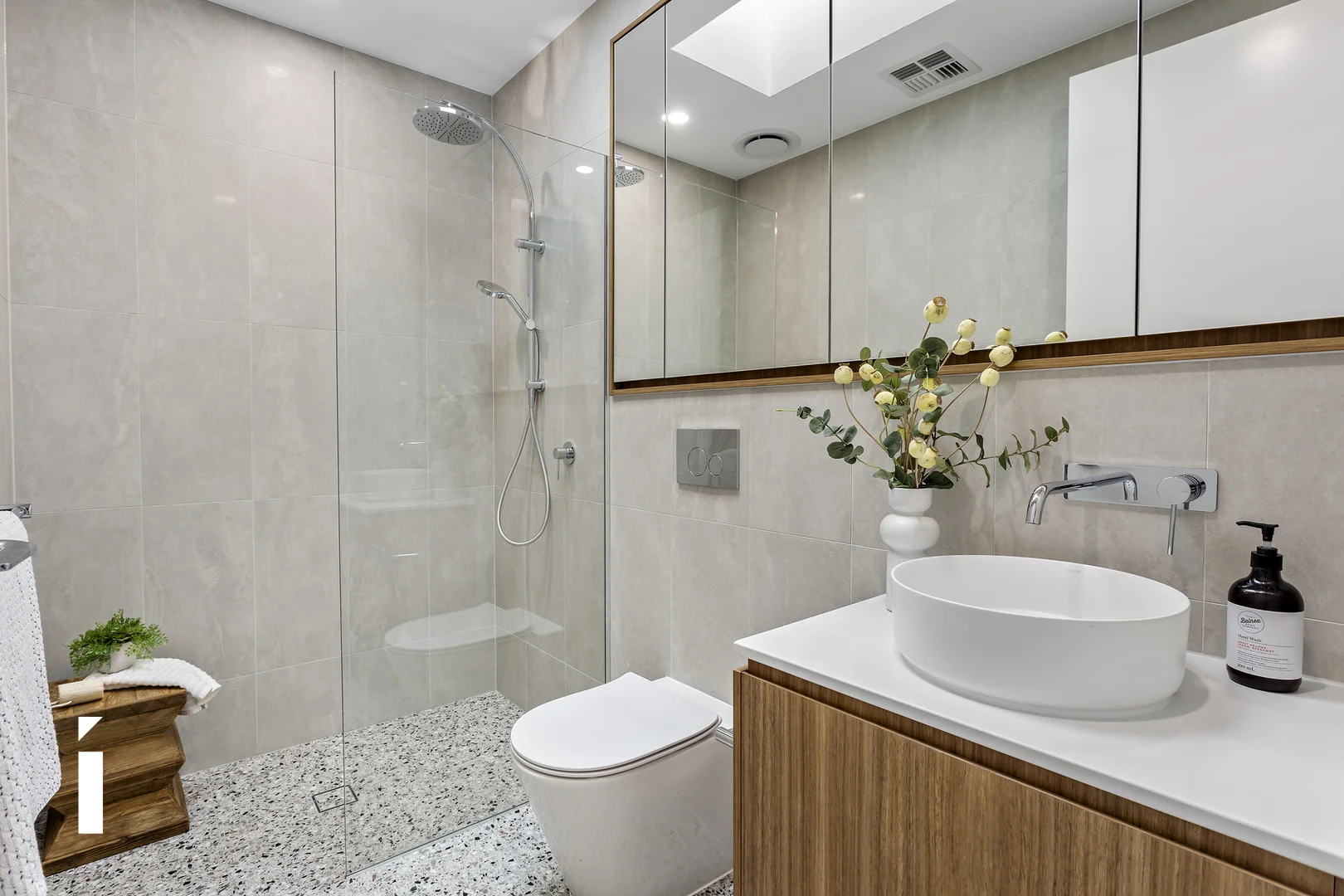 Photo of 2/1 Coolac Place, Braddon ACT 2612