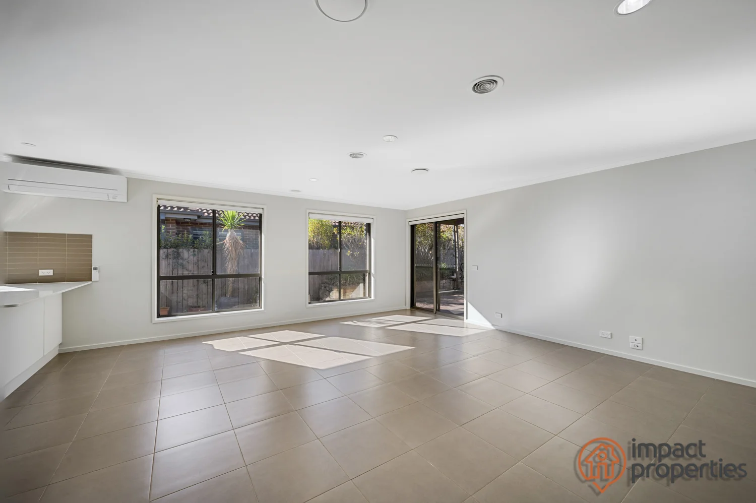 Photo of 4 Clendinnen Street, Dunlop ACT 2615