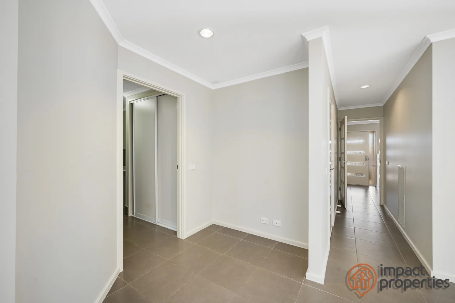 Photo of 4 Clendinnen Street, Dunlop ACT 2615