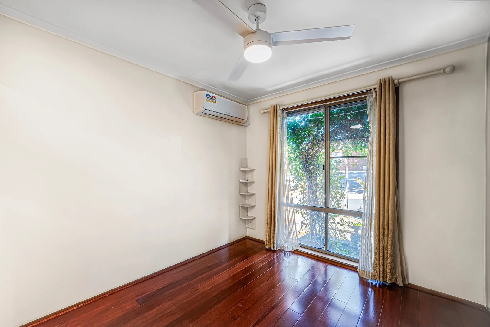 Photo of 8 McGrowdie Place, Gordon ACT 2906