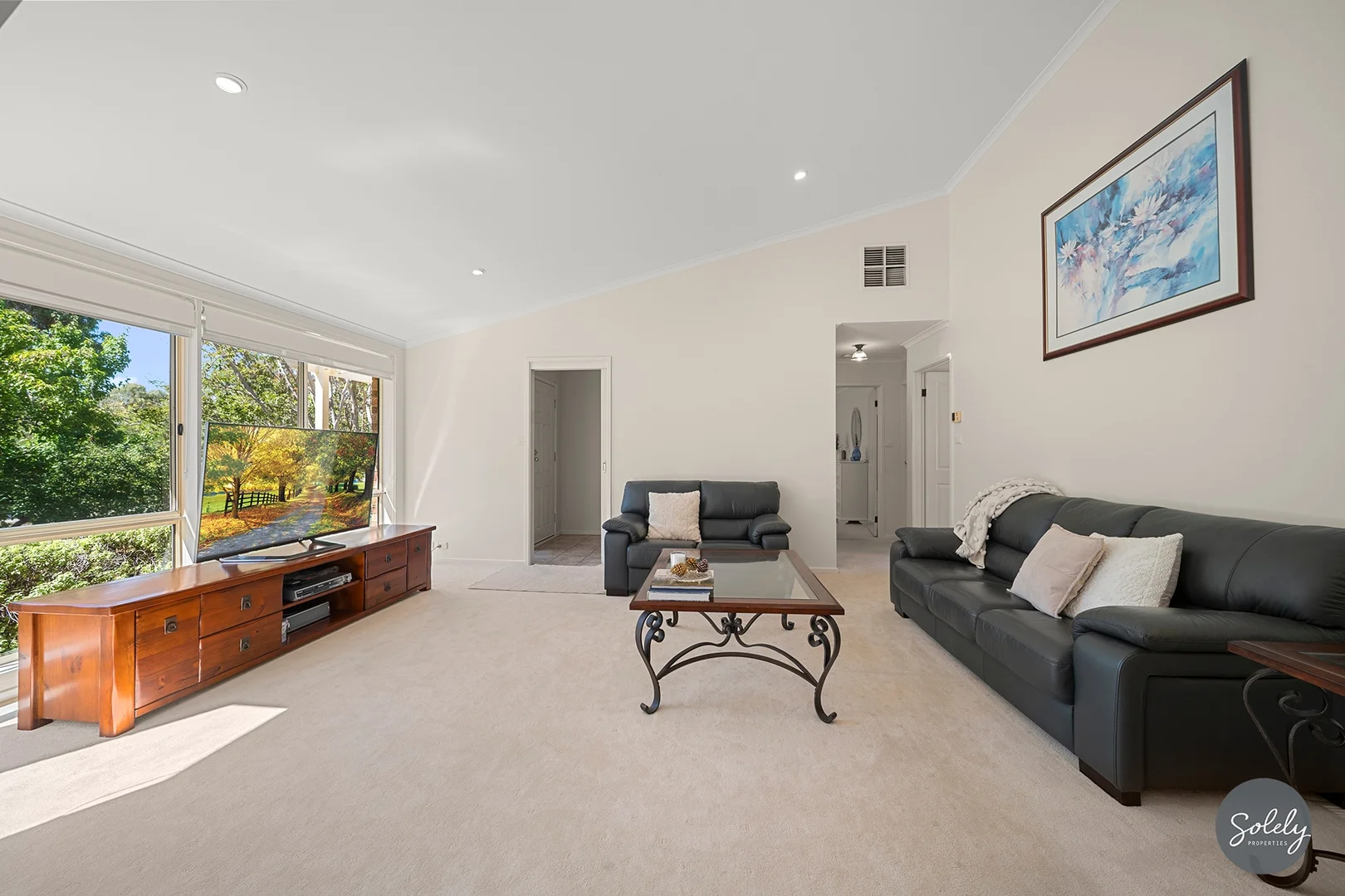 Photo of 2 Fingleton Crescent, Gordon ACT 2906