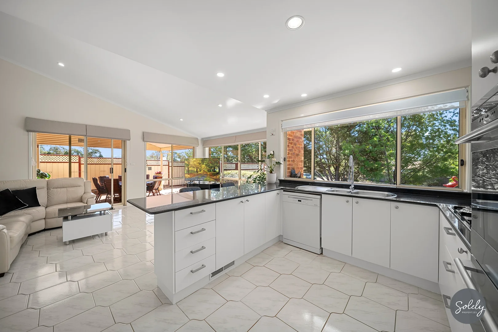 Photo of 2 Fingleton Crescent, Gordon ACT 2906