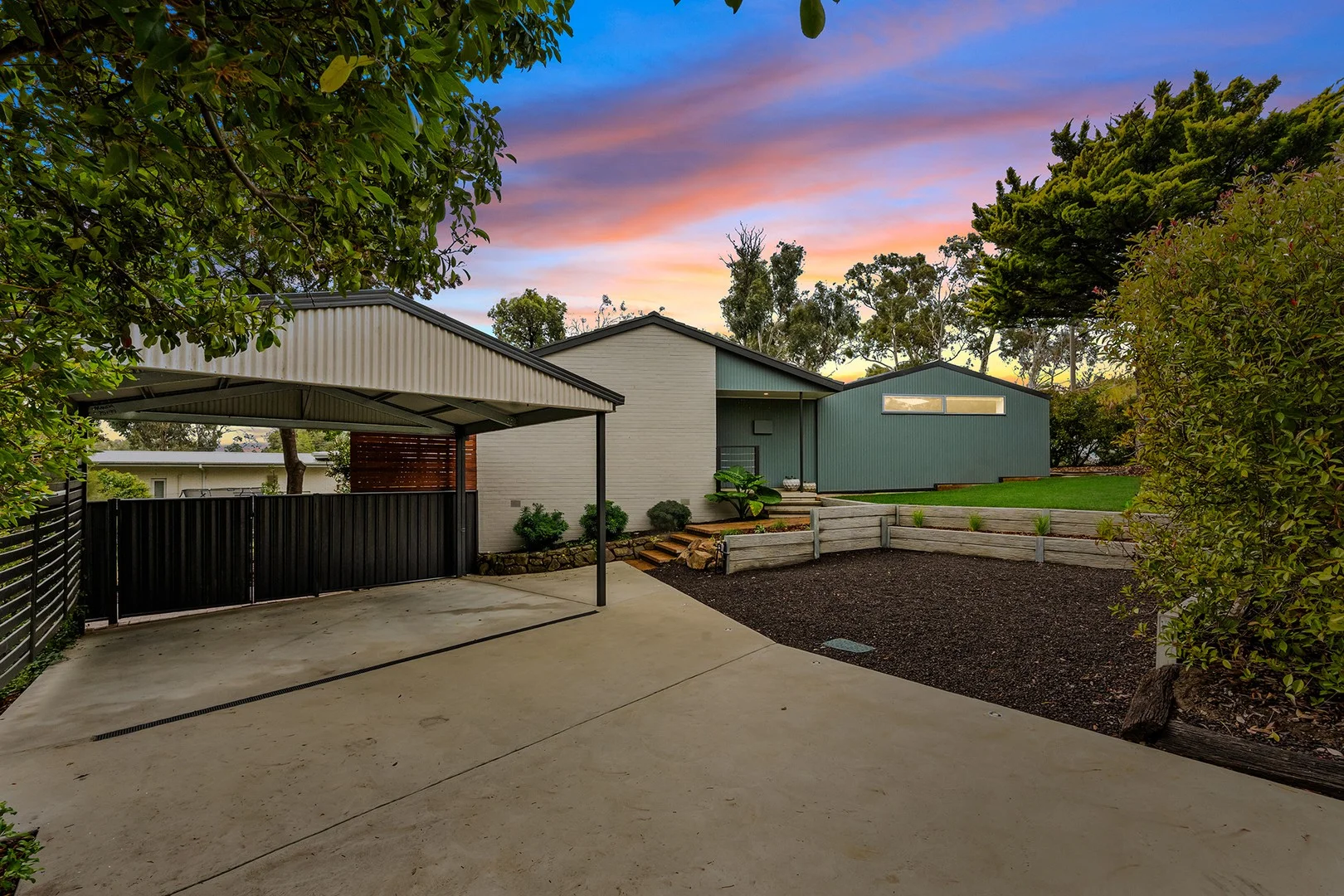 Photo of 2 Amangu Street, Aranda ACT 2614