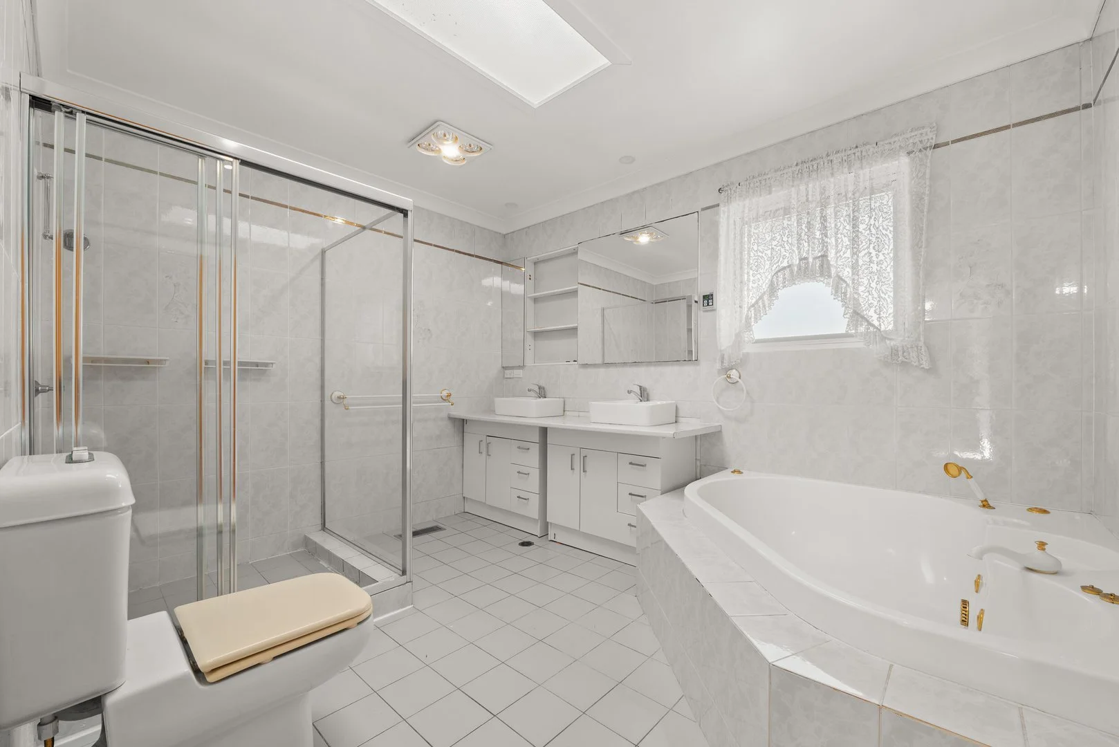 Photo of 21 Belconnen Way, Weetangera ACT 2614