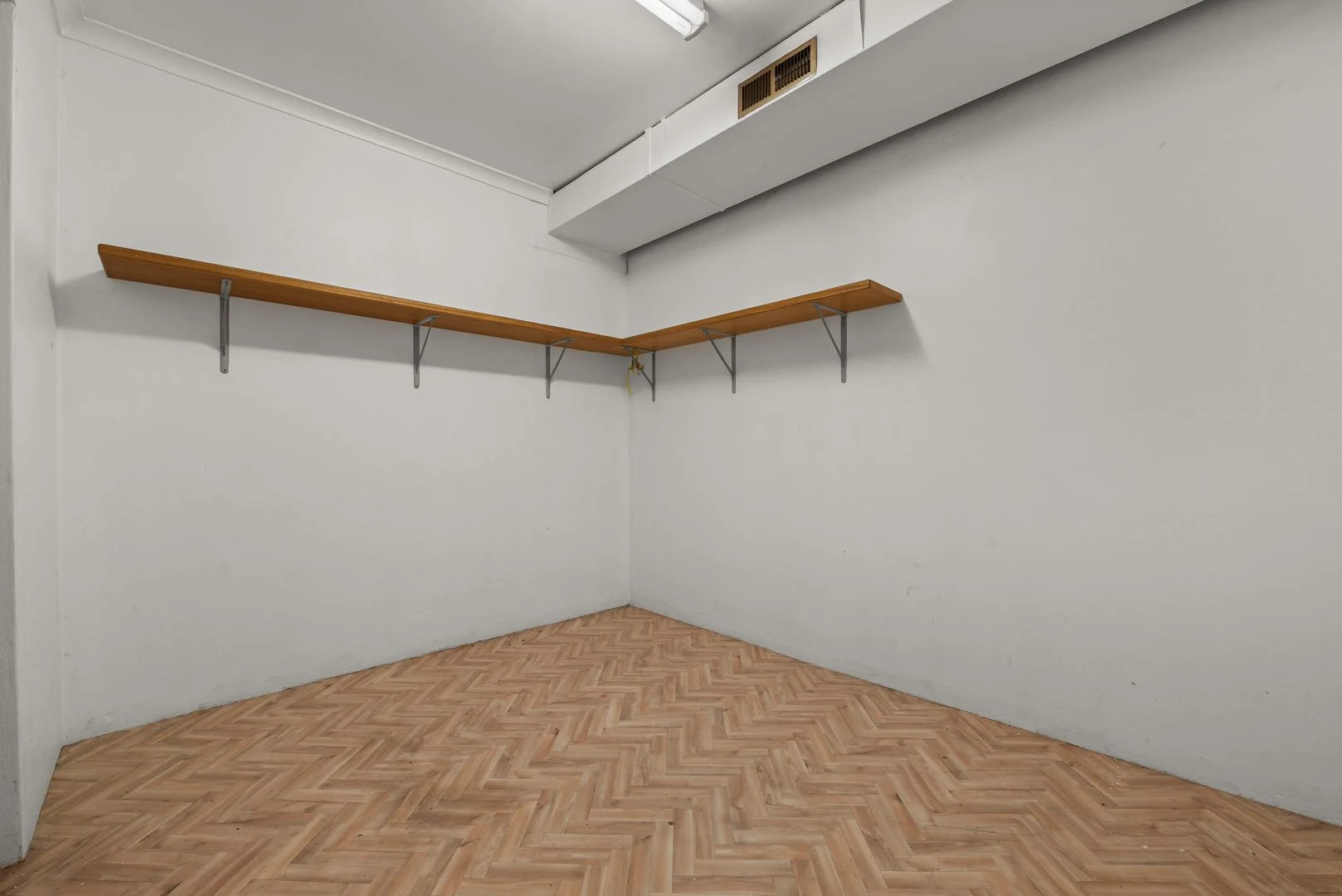 Photo of 21 Belconnen Way, Weetangera ACT 2614