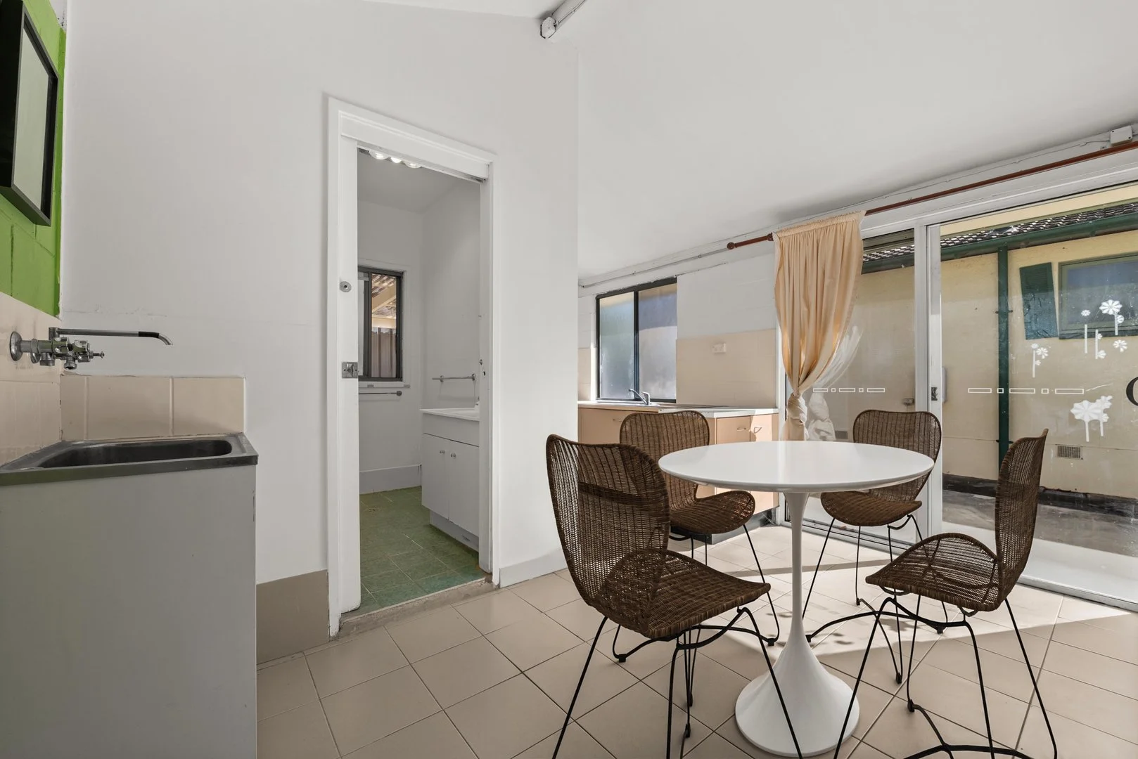 Photo of 21 Belconnen Way, Weetangera ACT 2614