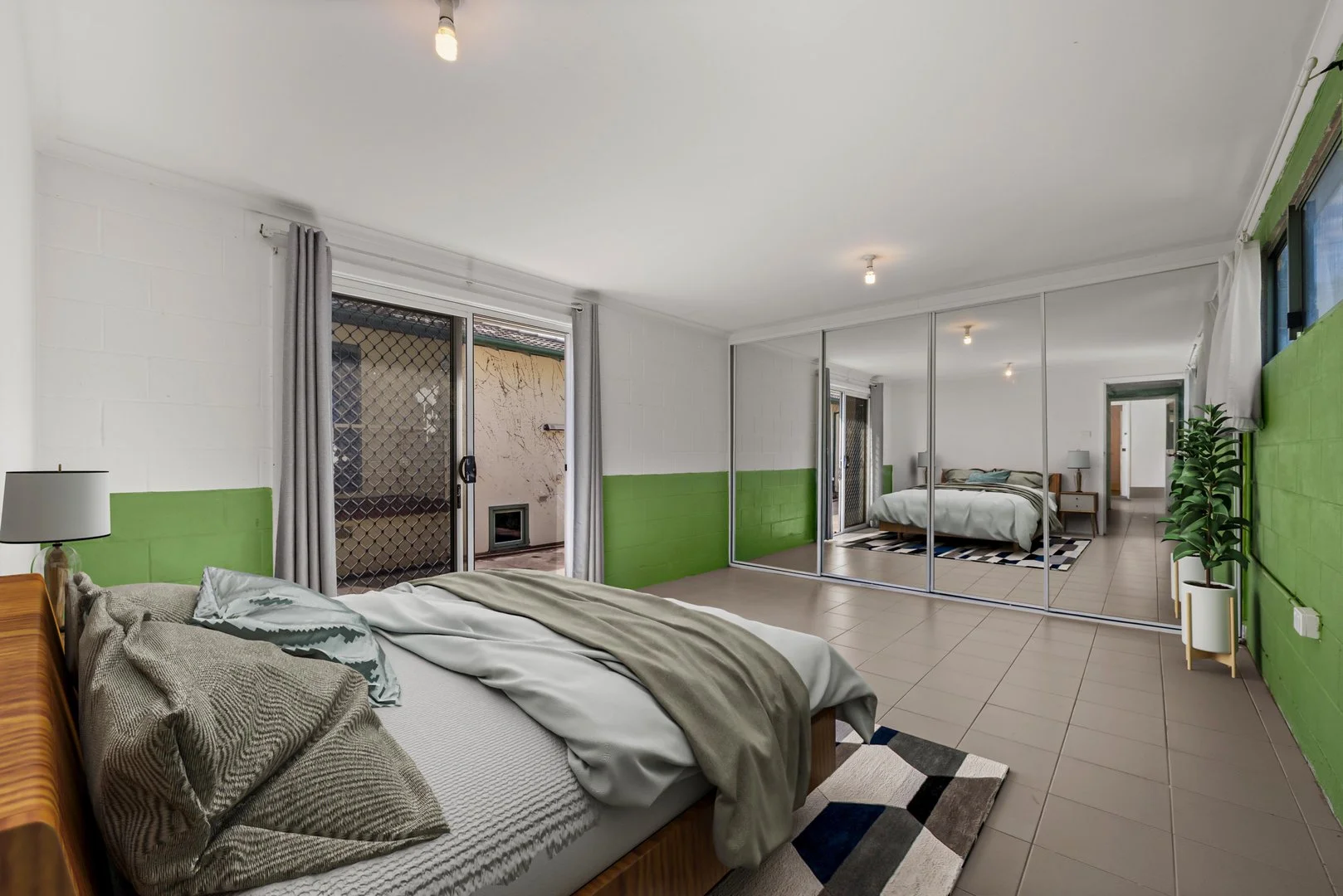 Photo of 21 Belconnen Way, Weetangera ACT 2614