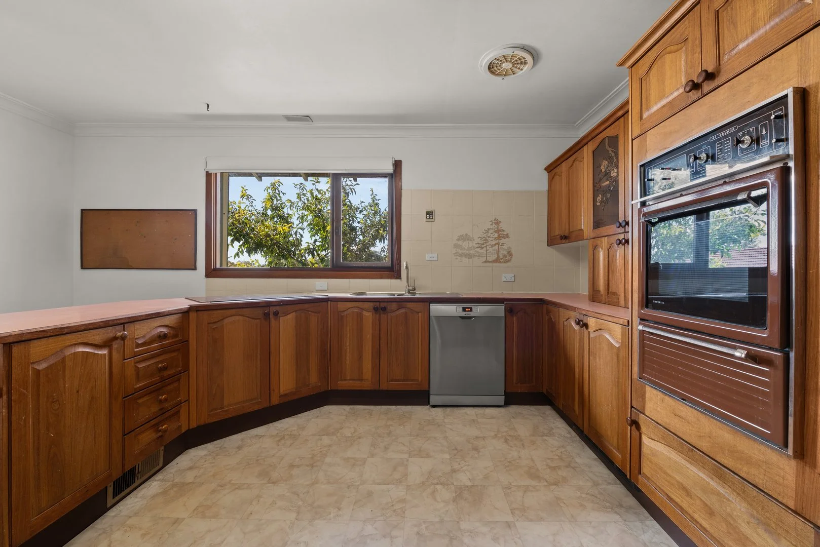 Photo of 21 Belconnen Way, Weetangera ACT 2614